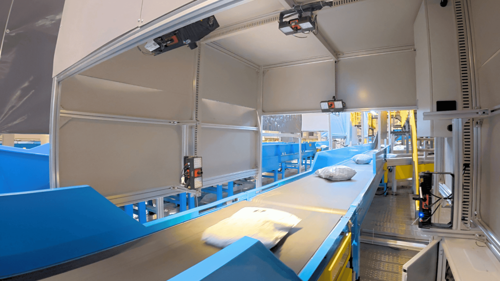 De Double Cross-Belt Sorter in de GOFO-sorteerhub in Amsterdam.